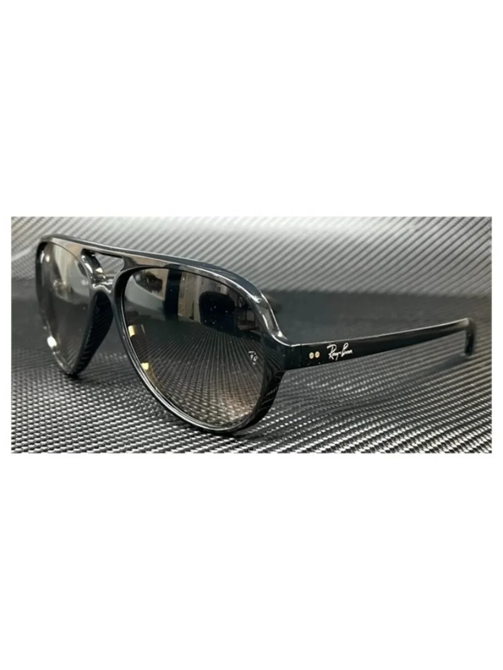 New Ray Ban Men  Black Sunglasses  59- 13- 140